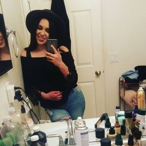 Meet your Posher, Cassandra